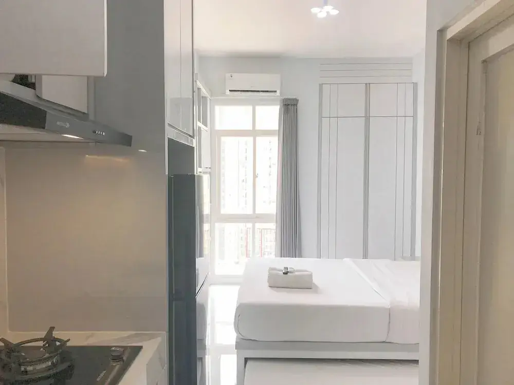 Сурабая: Wonderful Studio at Bale Hinggil Apartment