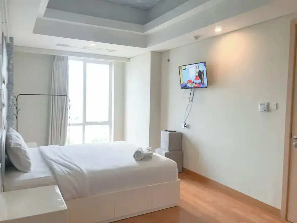 Сурабая: Spacious 1BR Apartment at One East Penthouse Residence