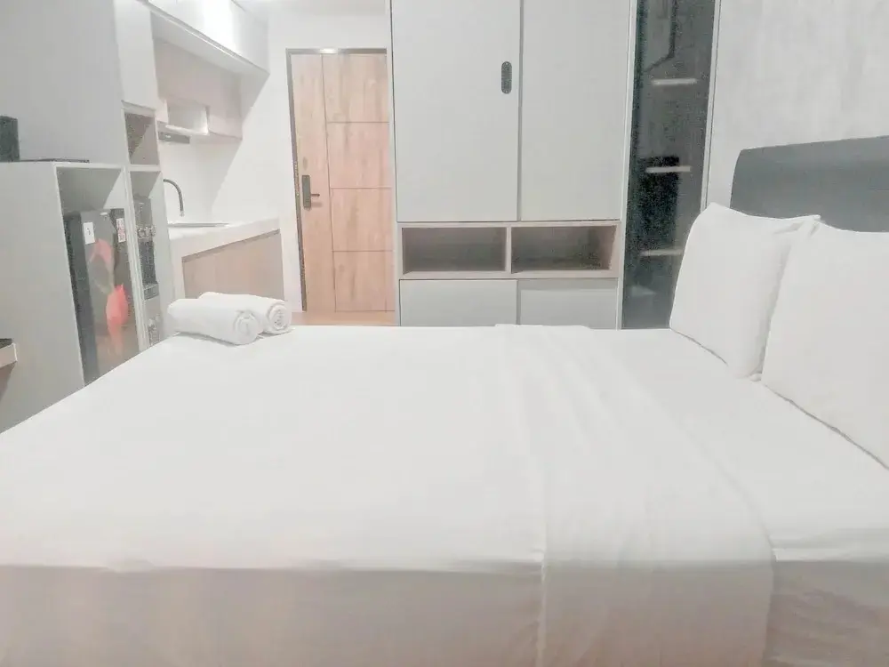 Макассар: The Trendy Terrace Studio at Delft Ciputra Makassar Apartment