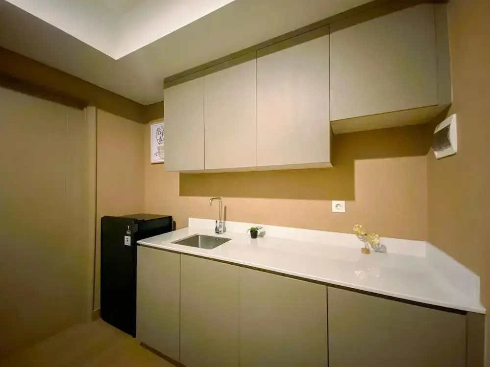 Джакарта: Great Location and Tranquil 1BR at Gold Coast PIK Apartment