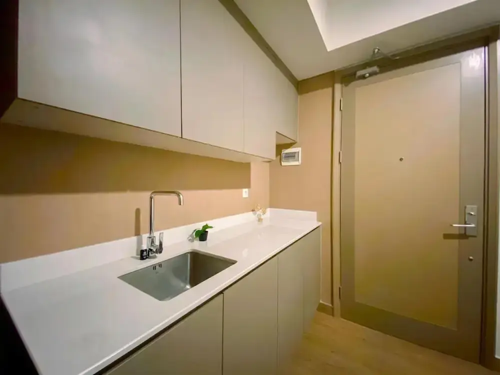 Джакарта: Great Location and Tranquil 1BR at Gold Coast PIK Apartment