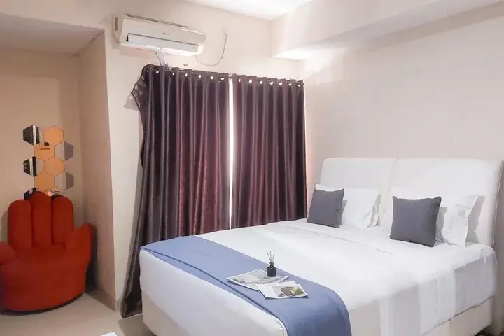 Legok: Spacious and Homey Studio Room Paramount Skyline Apartment