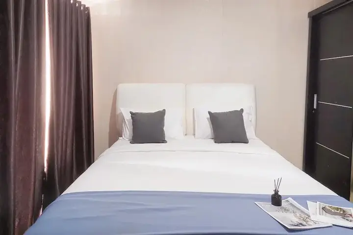 Legok: Spacious and Homey Studio Room Paramount Skyline Apartment