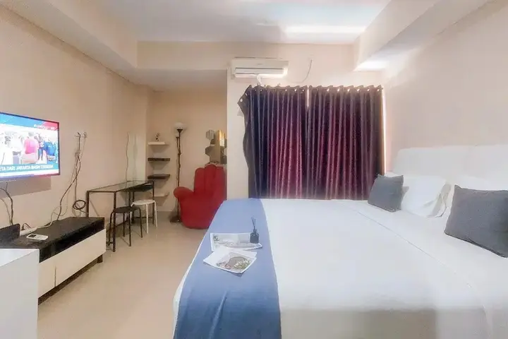 Legok: Spacious and Homey Studio Room Paramount Skyline Apartment