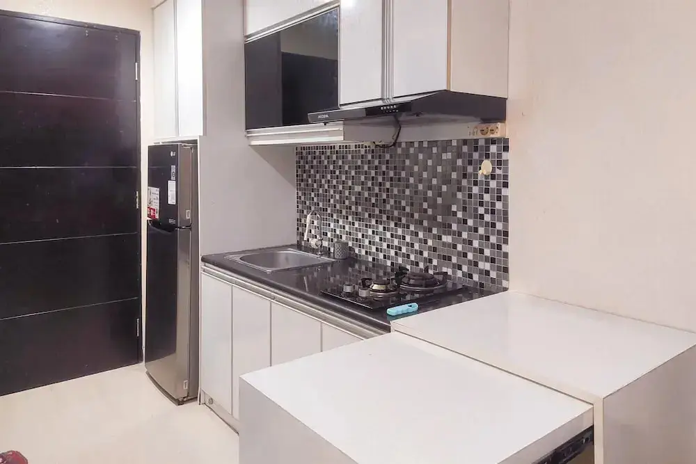 Legok: Spacious and Homey Studio Room Paramount Skyline Apartment