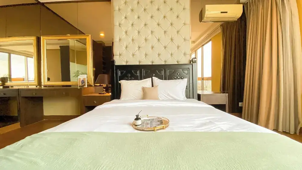 Джакарта: Elegant and Spacious Studio at Kemang Mansion Apartment