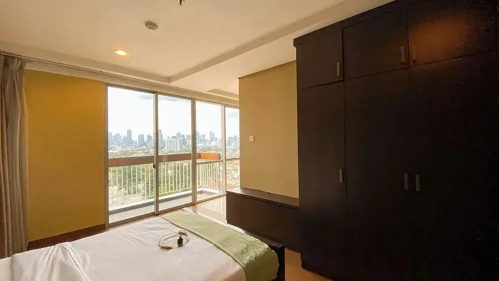 Джакарта: Elegant and Spacious Studio at Kemang Mansion Apartment