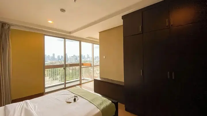 Джакарта: Elegant and Spacious Studio at Kemang Mansion Apartment