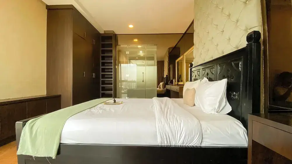 Джакарта: Elegant and Spacious Studio at Kemang Mansion Apartment