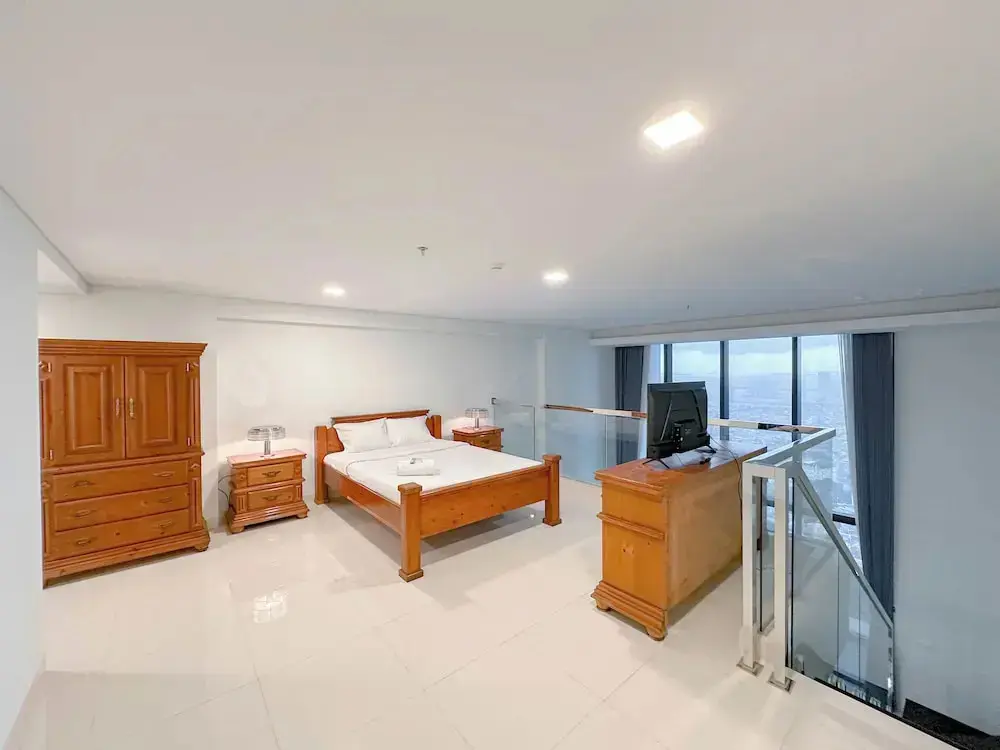 Сурабая: Spacious and Modern Studio SOHO Apartment at VieLoft SOHO and SKY Residence