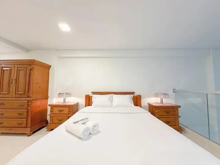 Сурабая: Spacious and Modern Studio SOHO Apartment at VieLoft SOHO and SKY Residence