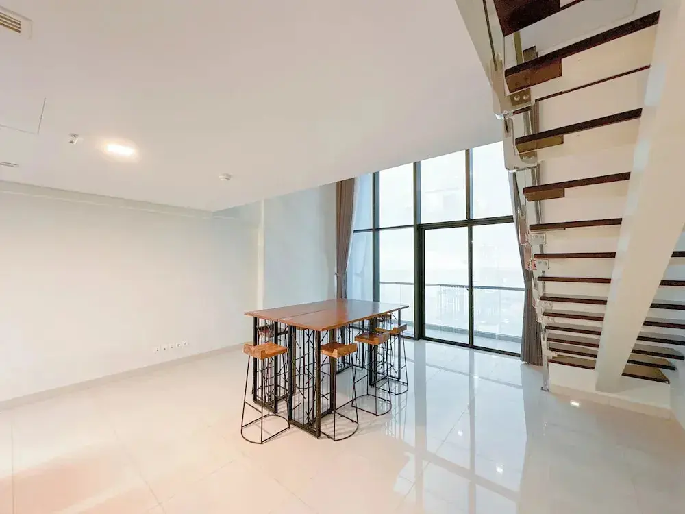 Сурабая: Spacious and Modern Studio SOHO Apartment at VieLoft SOHO and SKY Residence
