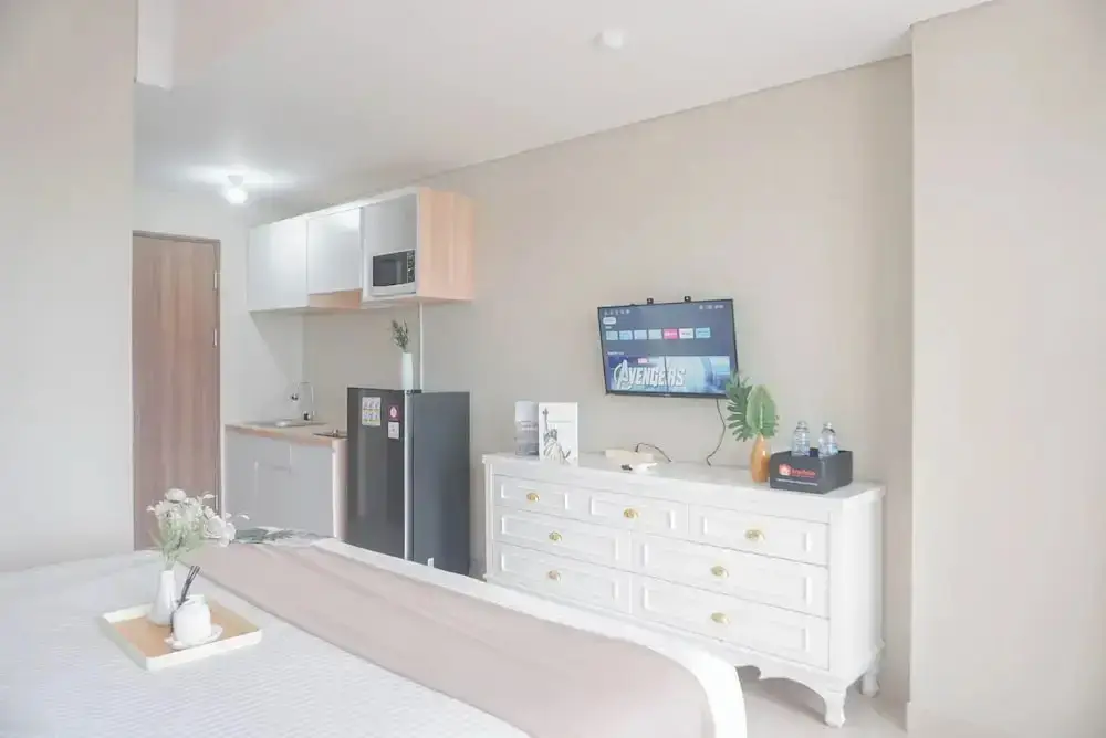 Сукарайя: Homey Living and Well Designed Studio Room at Royal Sentul Park Apartment