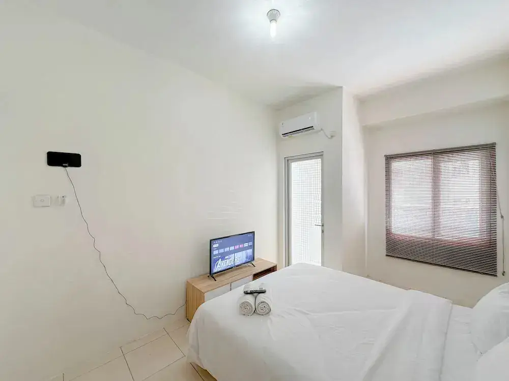 Сурабая: Modern Studio and Chic at Pavilion Permata Apartment