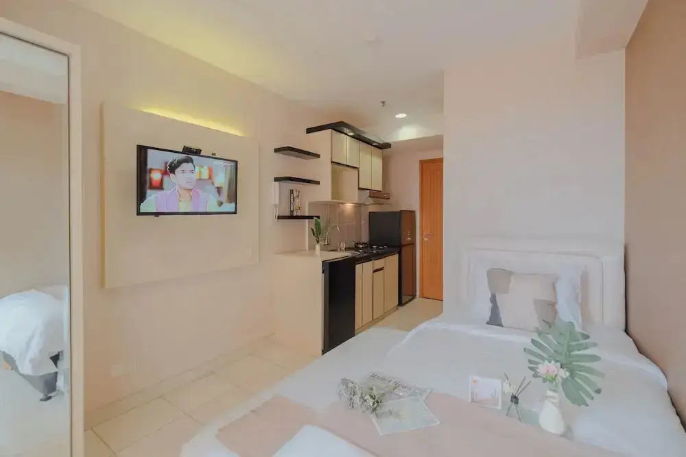 Депок: Good Deal and Comfy Studio Apartment at Cinere Bellevue Suites