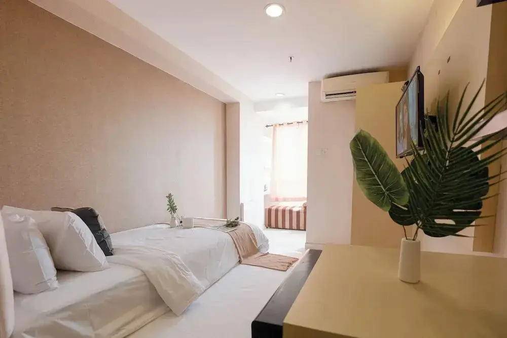 Депок: Good Deal and Comfy Studio Apartment at Cinere Bellevue Suites