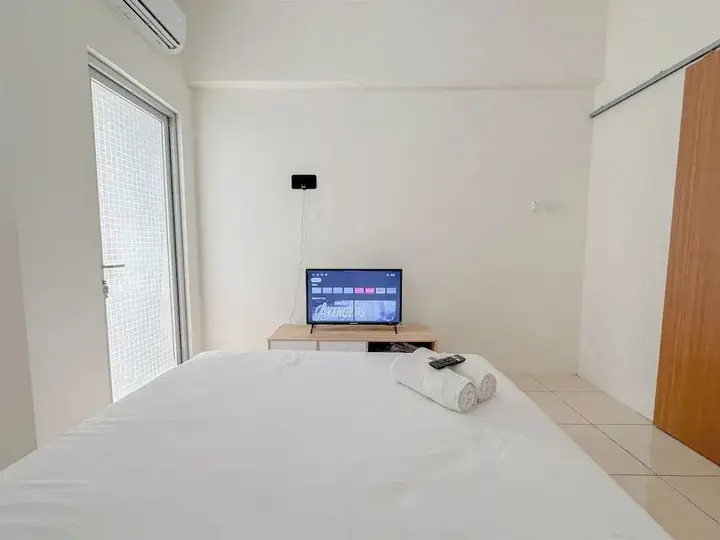 Сурабая: Minimalist and Cozy Studio Pavilion Permata Apartment