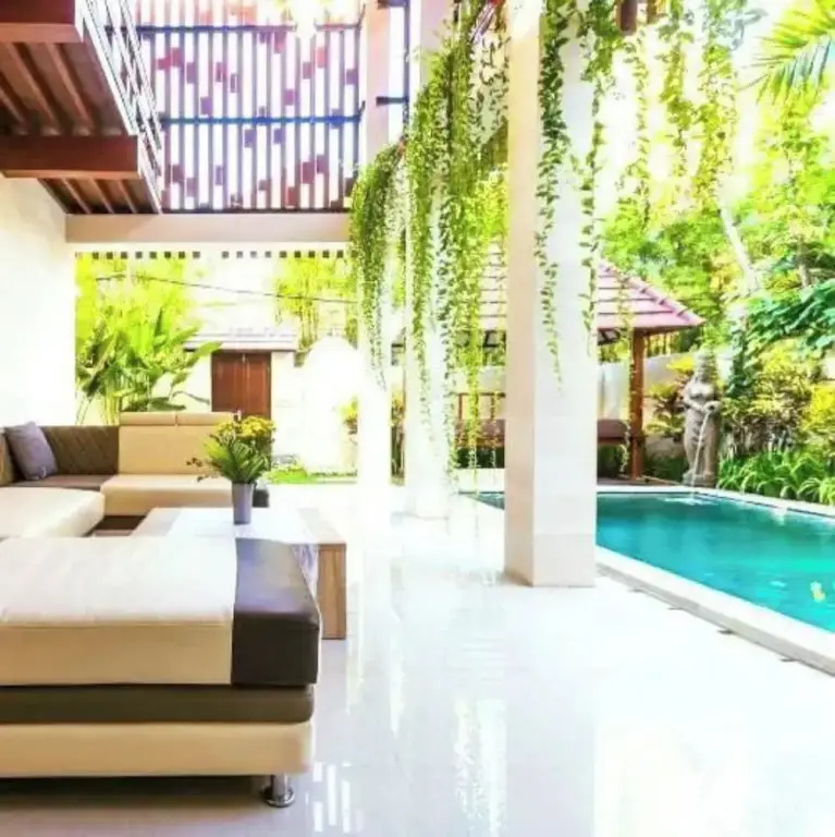 Кута: Huge Two Storey 4 Bed 4 Bath Villa With Pool Right in the Heart of Seminyak