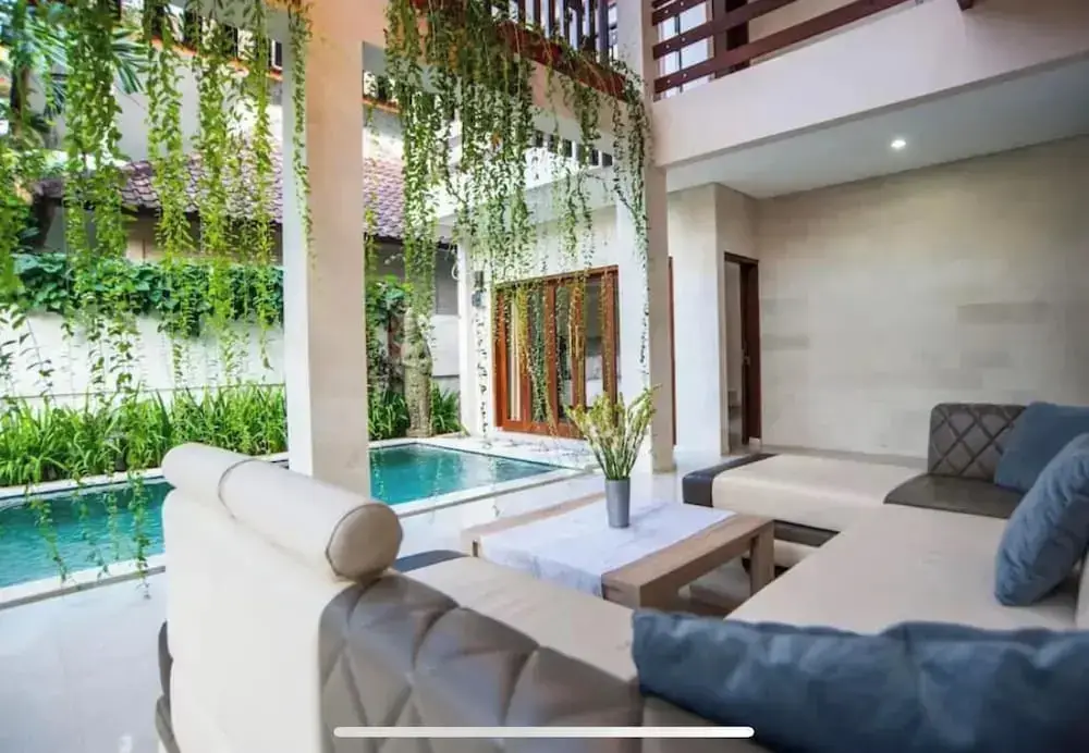 Кута: Huge Two Storey 4 Bed 4 Bath Villa With Pool Right in the Heart of Seminyak