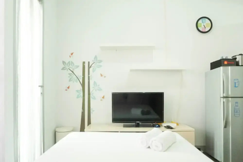 Сурабая: Comfy & Clean Studio Apartment At Puri Mas