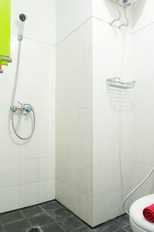 Сурабая: Comfy & Clean Studio Apartment At Puri Mas