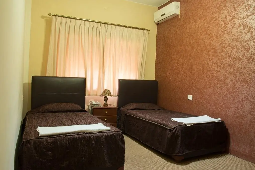 Black Iris Hotel — фото 1