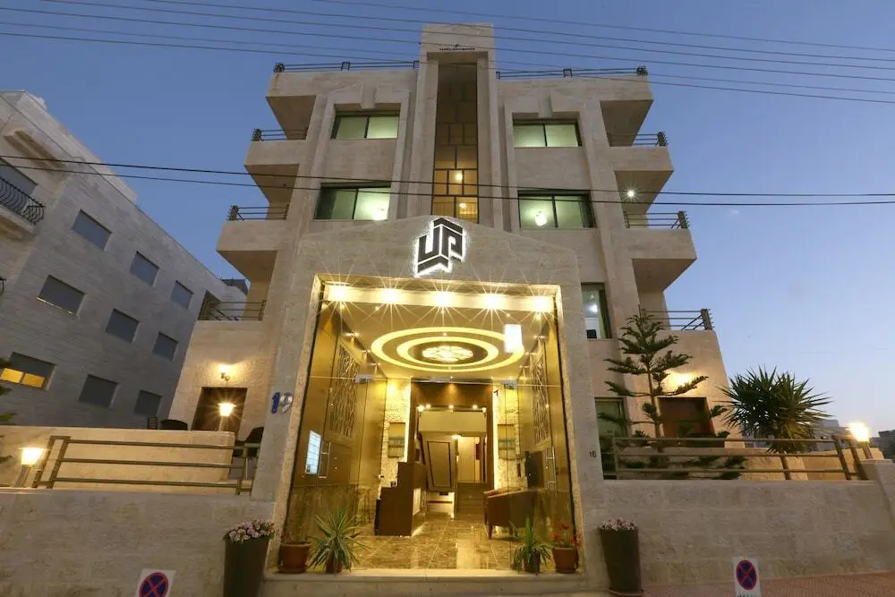 Uptown Modern Furnished Apartments — фото 1