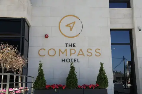The Compass Hotel — фото 1