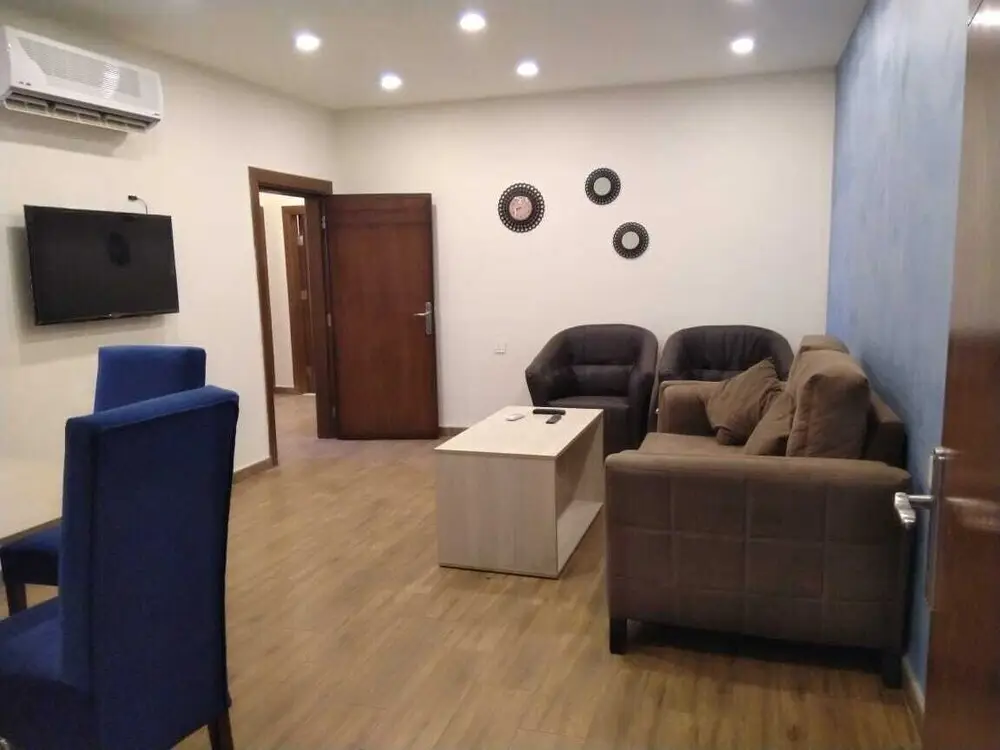 Neat Two Bedroom Apartment Close City — фото 1