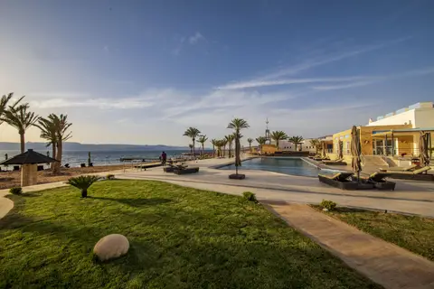 Отель Luxotel Aqaba Beach Resort & Spa Hotel — фото 1