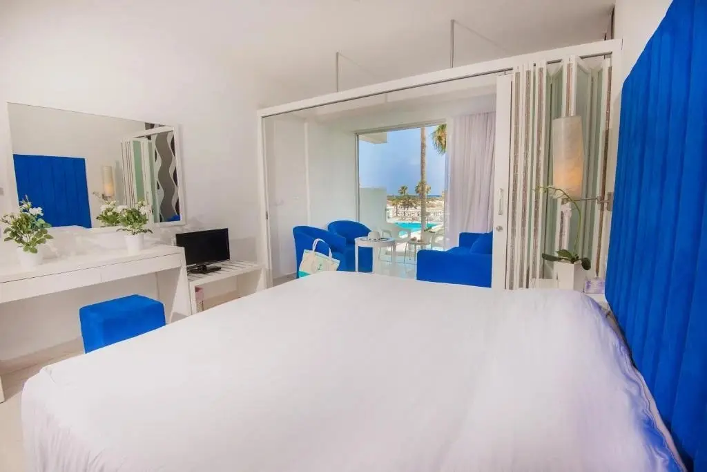 Айя-Напа: Dome Beach Marina Hotel & Resort