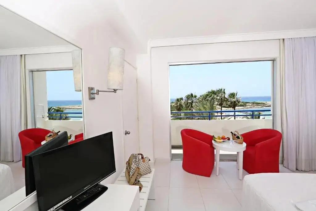 Айя-Напа: Dome Beach Marina Hotel & Resort