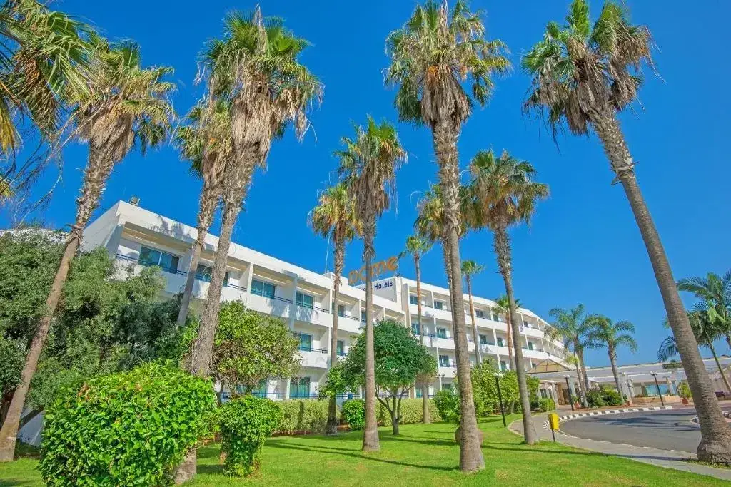 Айя-Напа: Dome Beach Marina Hotel & Resort