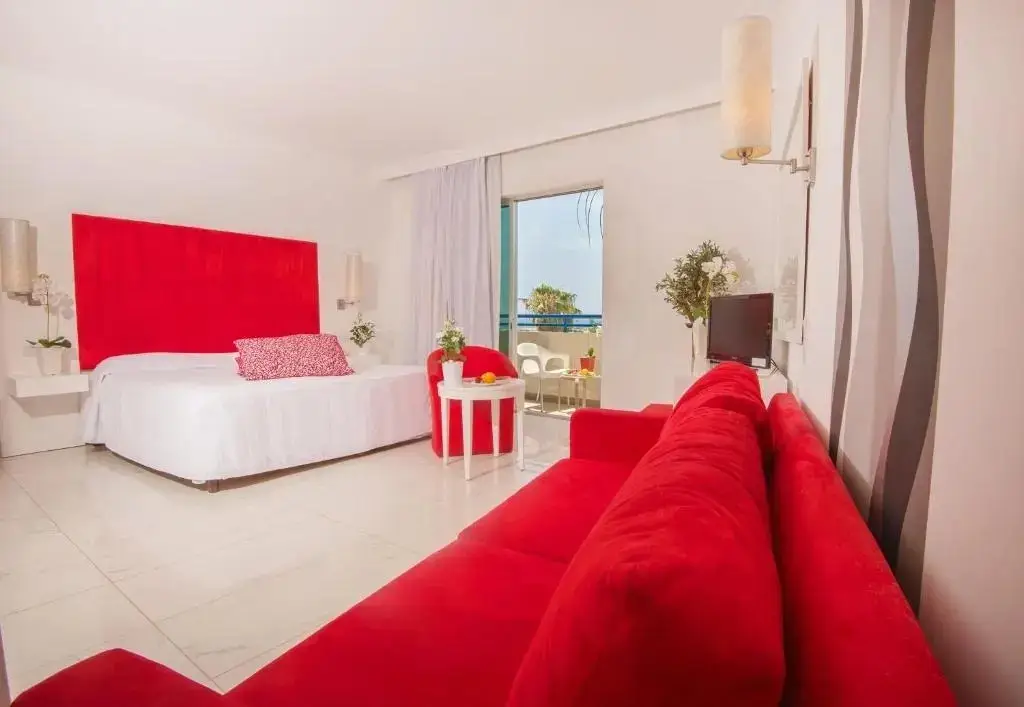 Айя-Напа: Dome Beach Marina Hotel & Resort