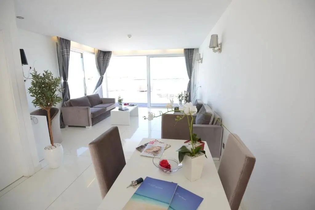 Айя-Напа: Dome Beach Marina Hotel & Resort