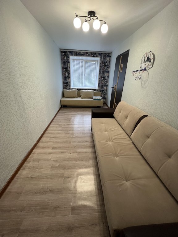 Каменск-Уральский: Апартаменты Карла Маркса 42