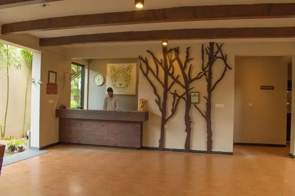 Наинитал: Abn Sarovar Portico Jim Corbett
