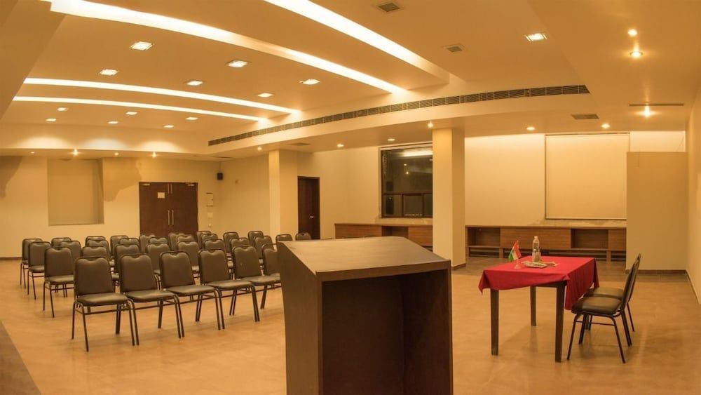 Наинитал: Abn Sarovar Portico Jim Corbett