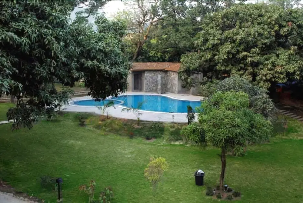 Наинитал: Abn Sarovar Portico Jim Corbett