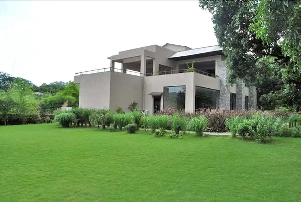 Наинитал: Abn Sarovar Portico Jim Corbett