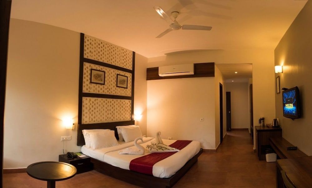 Наинитал: Abn Sarovar Portico Jim Corbett