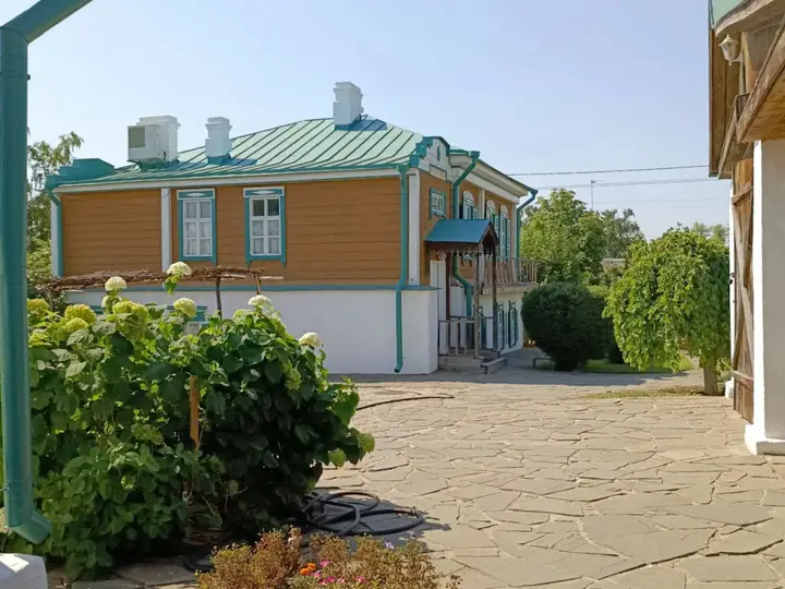 Вёшенская: Гостиница Казачий курень
