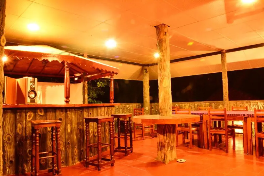 Хиккадува: Jungle Paradise Holiday Resort