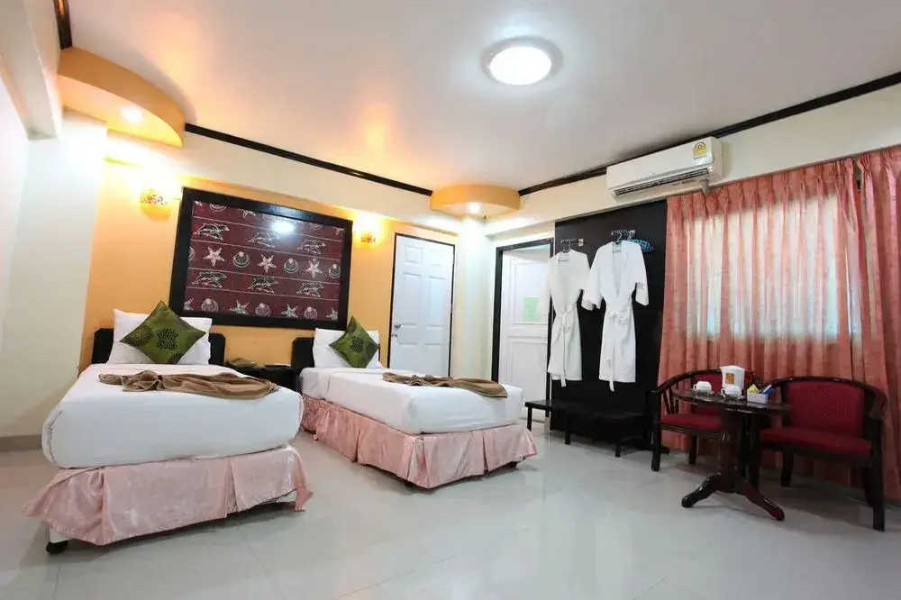 Паттайя: Home Pattaya Hotel
