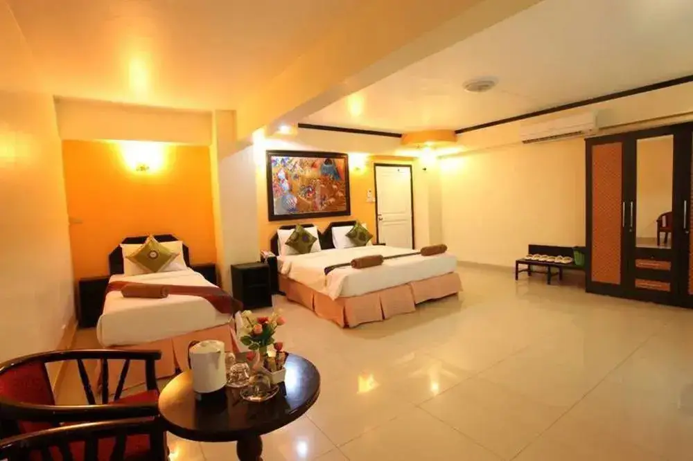 Паттайя: Home Pattaya Hotel