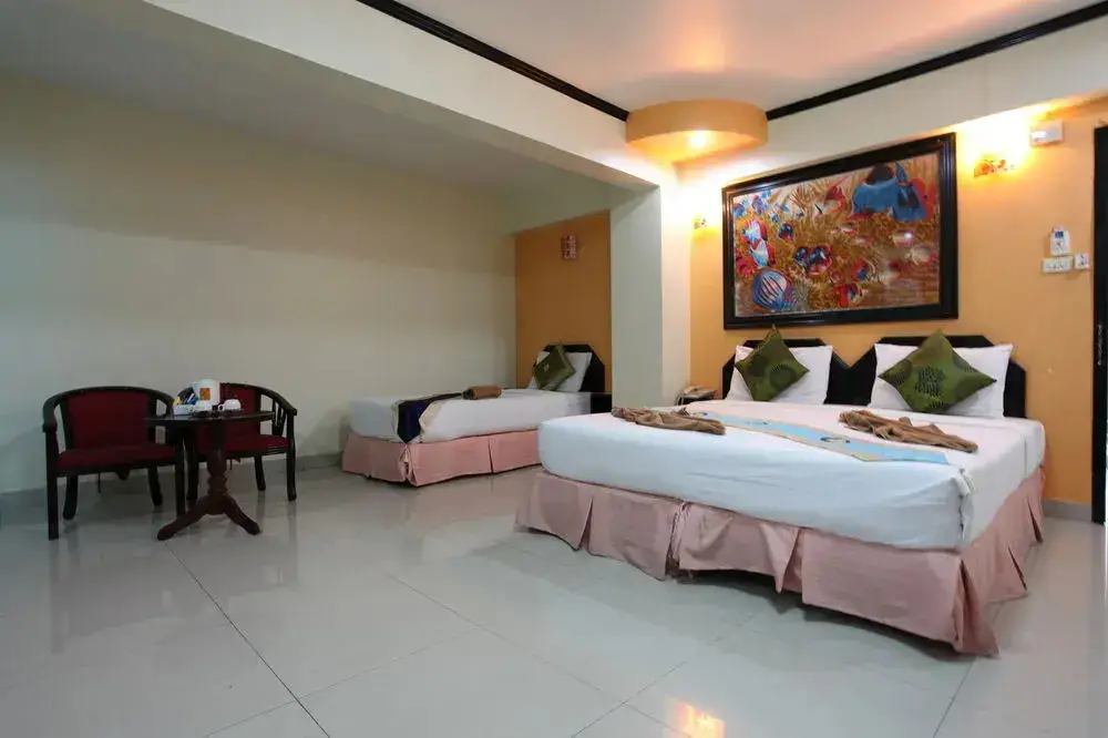 Паттайя: Home Pattaya Hotel