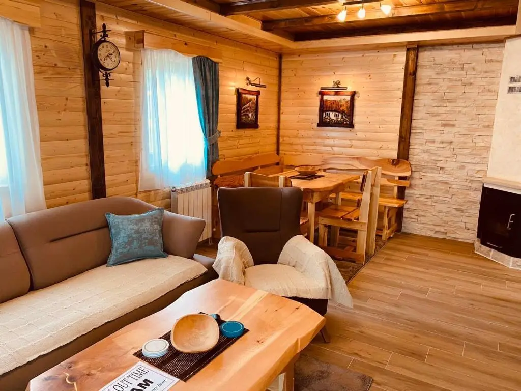 Каньон Tara: Holiday Homes Durmitorski Gaj