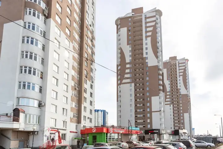 Пермь: Апартаменты Космонавтов 215