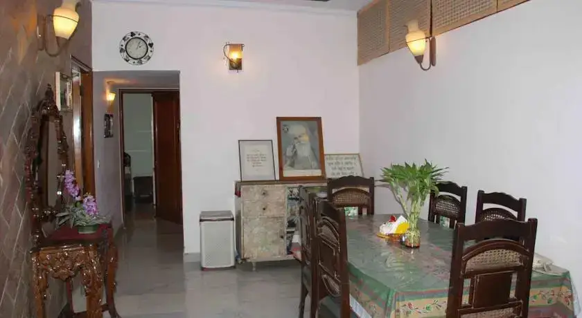 Нью-Дели: Holiday Home Stay