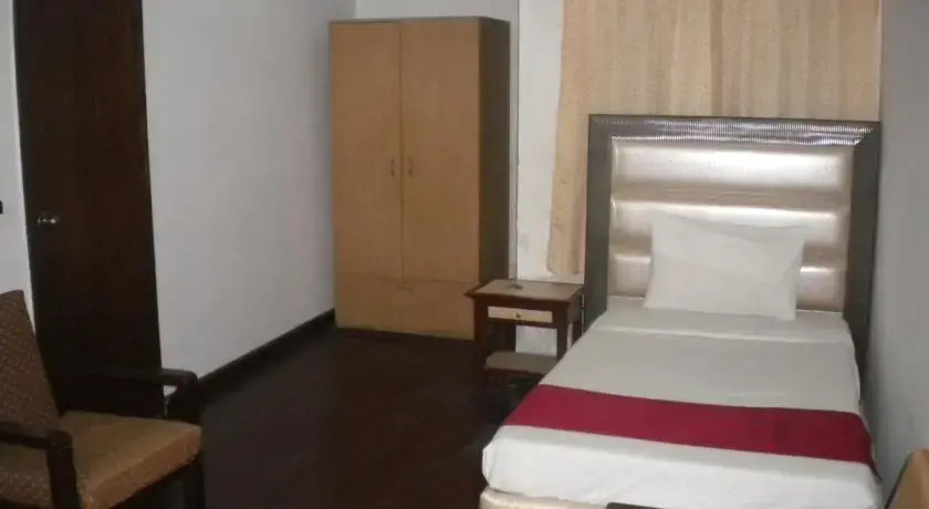 Нью-Дели: Star Woods Inn